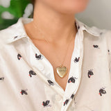 Collar con colgante de corazón grabado de mamá