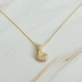Collar con inicial de burbujas de cristal