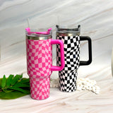 Elegante taza de agua grande con asa Checker