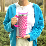 Elegante taza de agua grande con asa Checker