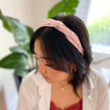 Diadema con adornos de corazón de Liz