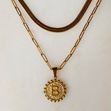 Collier initial à double chaîne