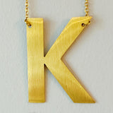 Ellison + Young: Collar con iniciales Boldly You