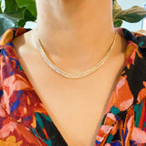 Collar con brillo y clase