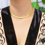 Collar de cadena estilo espiga con grapas