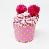 Calcetines con confeti y pompones borrosos