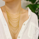 Collar con colgante de cadena arqueada