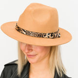 Sombrero Fedora con banda de leopardo