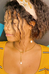 Collar de perlas con cadena colgante