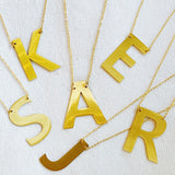 Ellison + Young: Collar con iniciales Boldly You