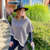 Poncho de lujo junto al río