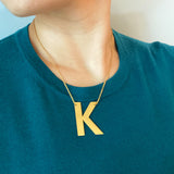 Ellison + Young: Collar con iniciales Boldly You