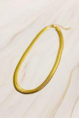 Collar de cadena estilo espiga con grapas