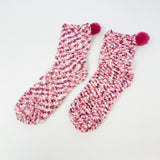 Calcetines con confeti y pompones borrosos