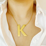 Ellison + Young: Collar con iniciales Boldly You