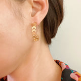 Pendientes de aro con forma de corazón enlazados