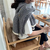 Poncho de lujo junto al río