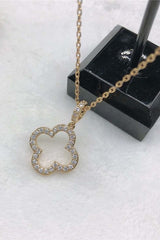 Collier pendentif ouvert et clouté