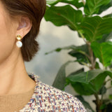 Boucles d'oreilles pendantes en perles de coquillage dorées