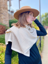 Poncho de lujo junto al río