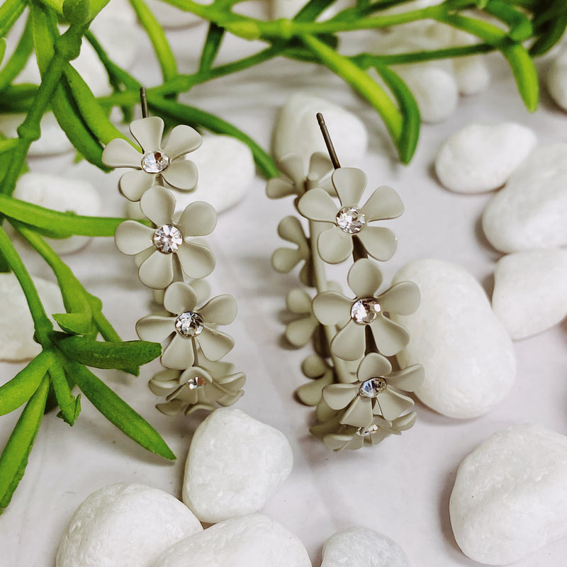 Boucles d'oreilles créoles à fleurs en sourdine