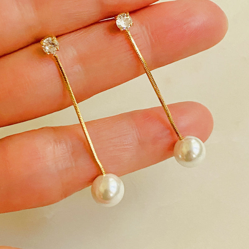 Dangling Pearl Earring