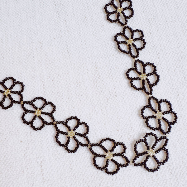 Beaded-Flower-Necklace-In-Black