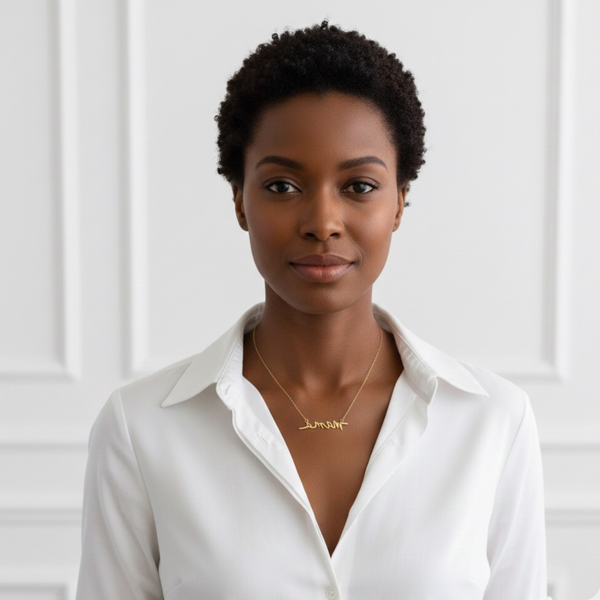 Gold chain necklace featuring the word “Mama” in a large, bold cursive font, designed to make a statement with a heartfelt touch.