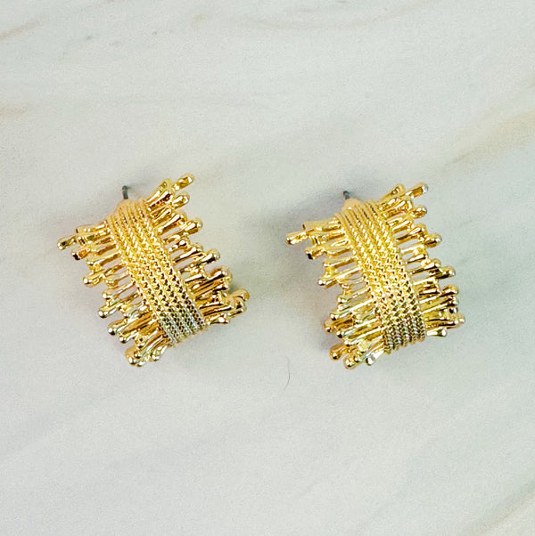 Boucles d'oreilles créoles en métal et dentelle dorée