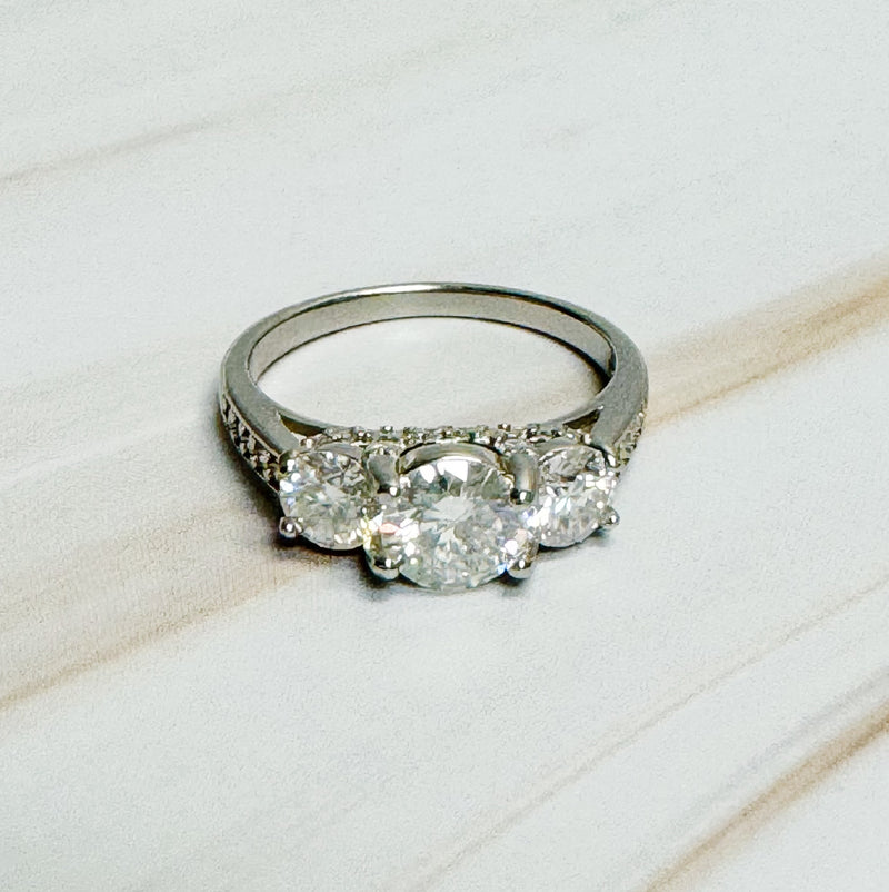 Bague Moissanite à Trois Pierres