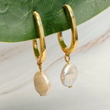 Pendientes de aro de oro con perlas colgantes