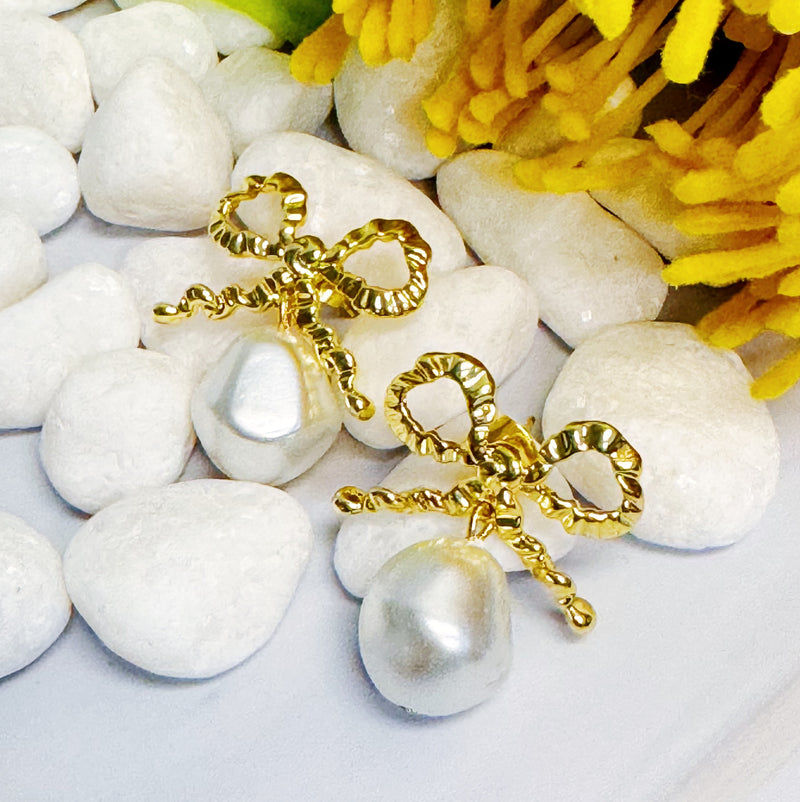 Boucles d'oreilles pendantes avec nœud antique et perles