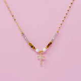 Collier de perles de pierre avec pendentif croix
