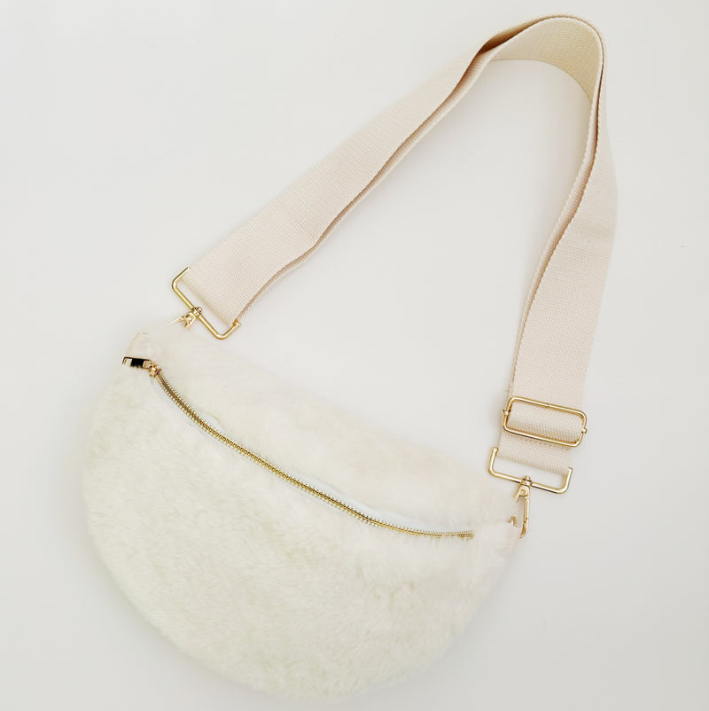 Bolso tipo bandolera con pelo suave y mantequilla