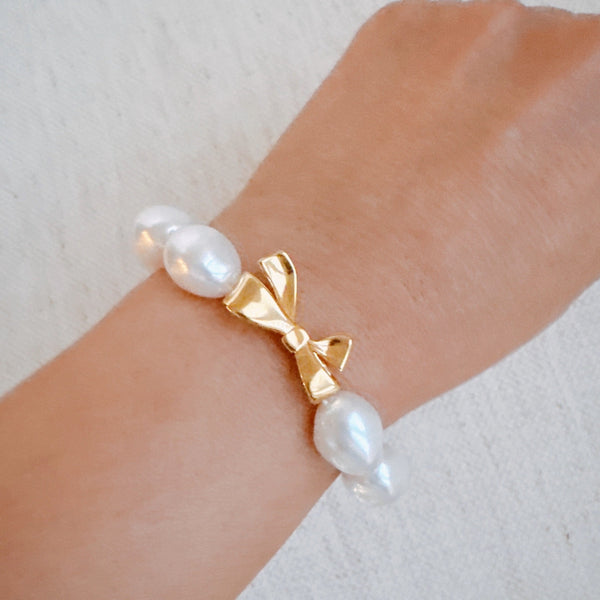 Golden-Bow-Pearls-Stretch-Bracelet-1