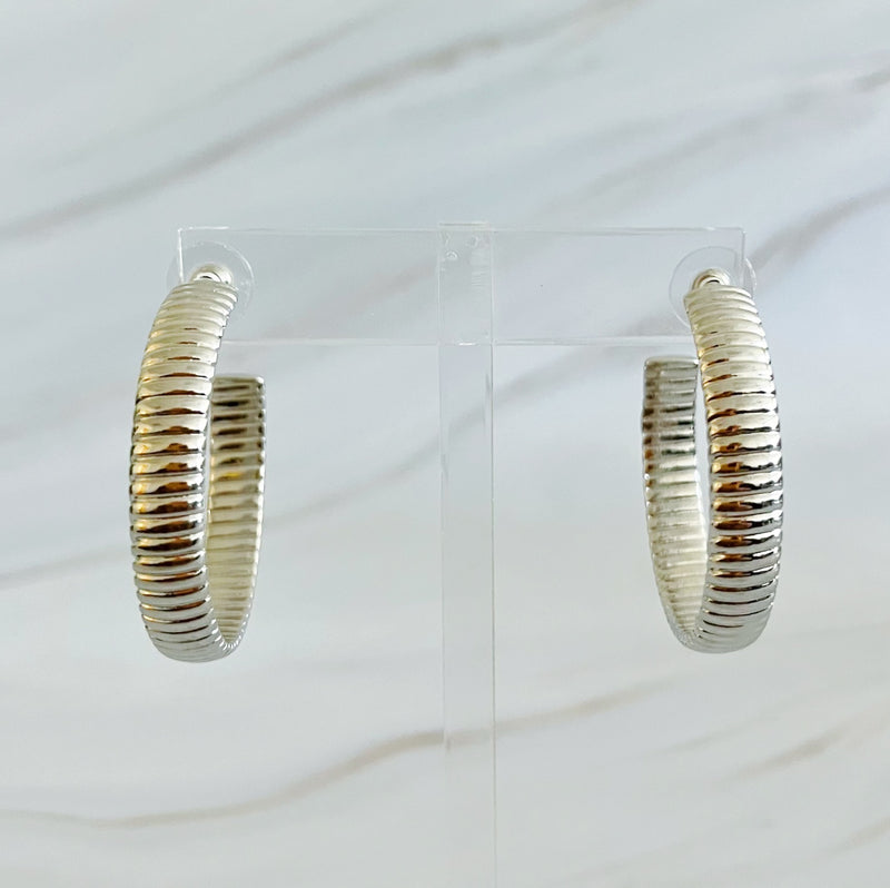 Pendientes de aro dorados con cable Lux