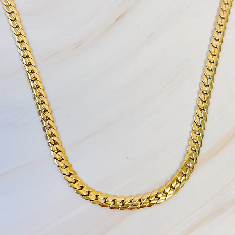 Flat And Bold Chain Necklace