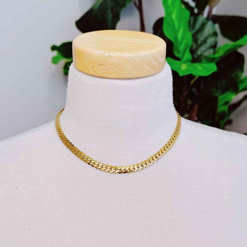 Flat And Bold Chain Necklace