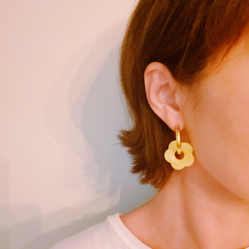 Boucles d'oreilles créoles dorées Dangle Daisy