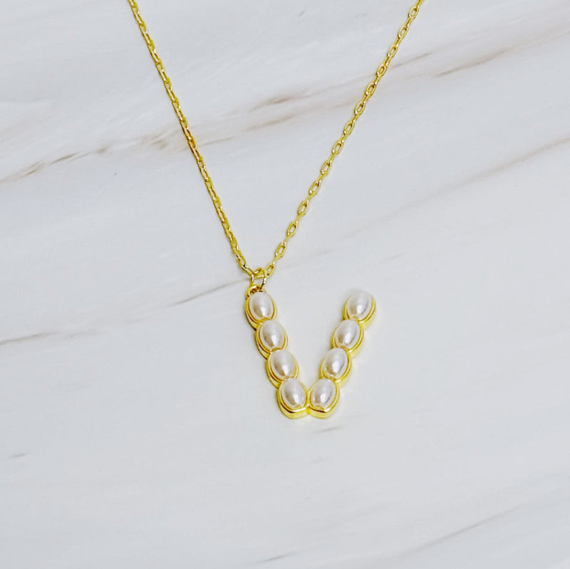 Gold chain necklace featuring an elegant initial pendant inlaid with pearl mosaic accents for a personalized, sophisticated touch.