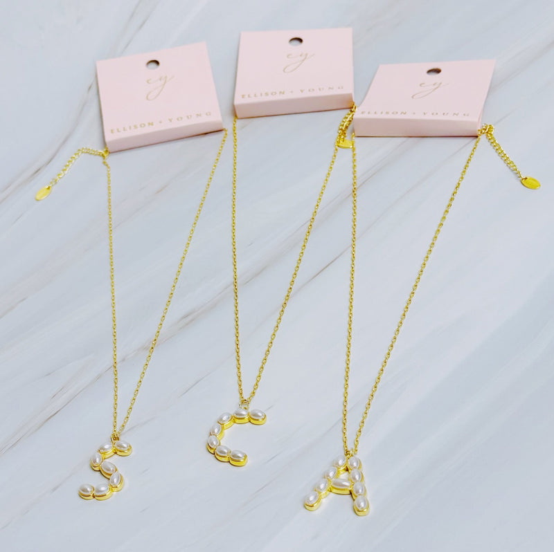 Gold chain necklace featuring an elegant initial pendant inlaid with pearl mosaic accents for a personalized, sophisticated touch.