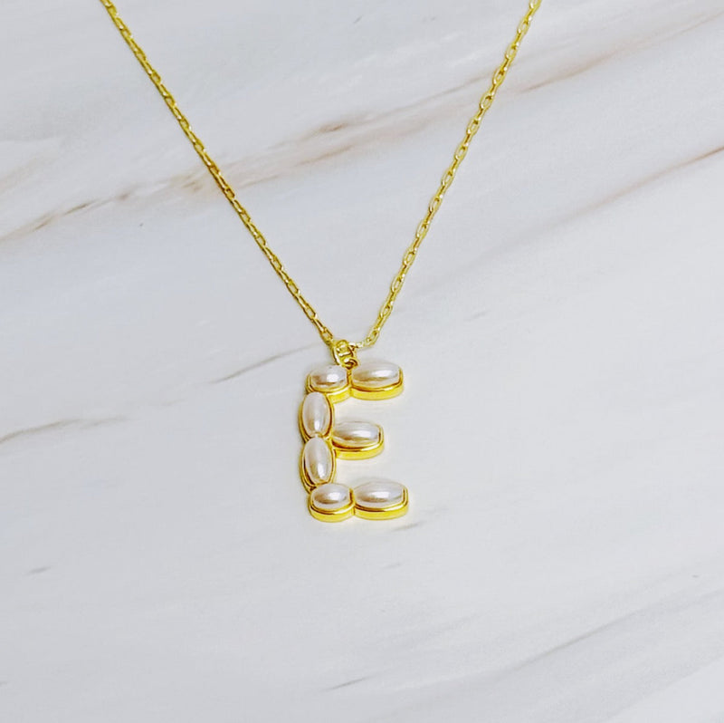 Gold chain necklace featuring an elegant initial pendant inlaid with pearl mosaic accents for a personalized, sophisticated touch.