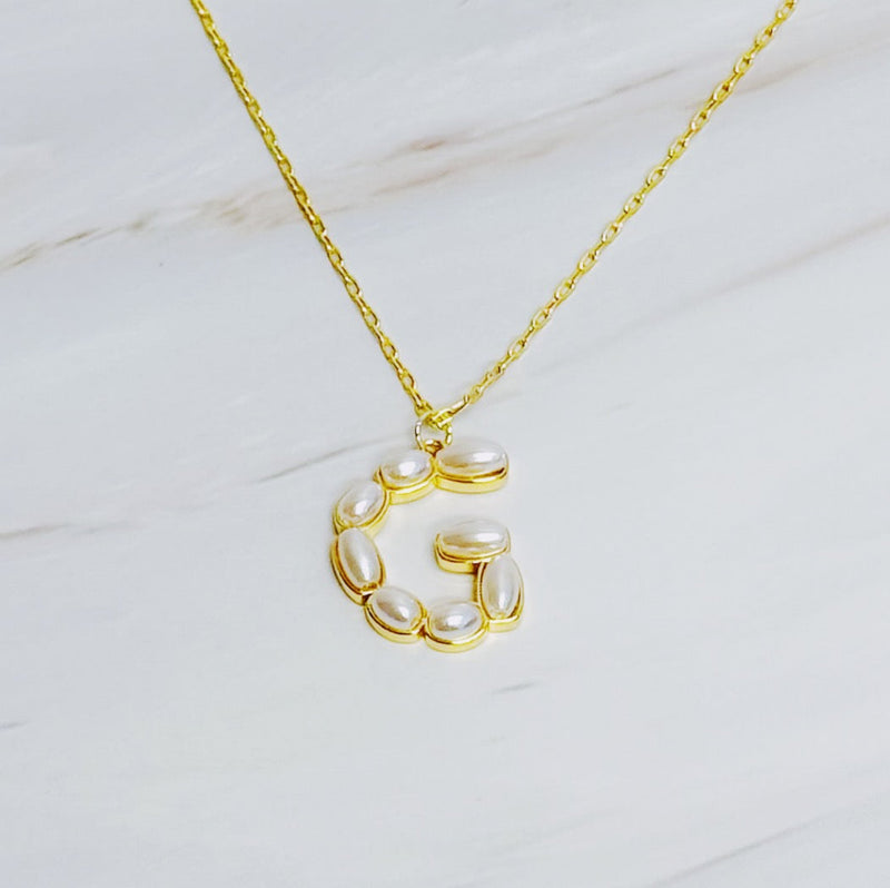 Gold chain necklace featuring an elegant initial pendant inlaid with pearl mosaic accents for a personalized, sophisticated touch.