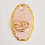 Gold-tone brooch pin with the word “Mother” in elegant retro script, framed by an oval border for a classic vintage look.