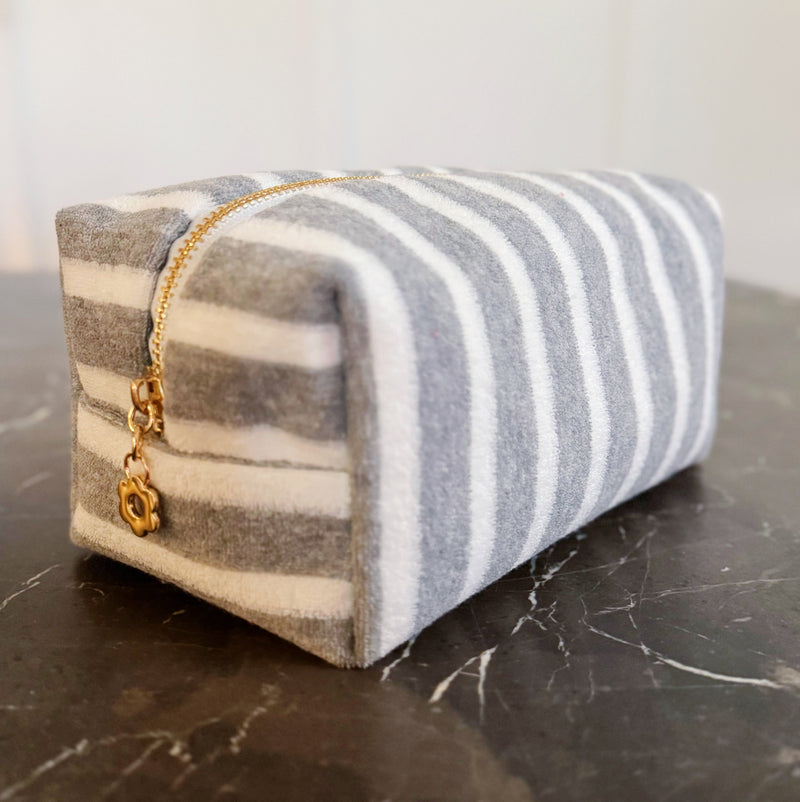 designer makeup travel bags Youzey The Knox Toiletry Bag and the various graphics that decorate the exterior help make the bag stand out. The 9 Best Makeup Cases