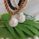 Collier de perles baroques en corde de satin